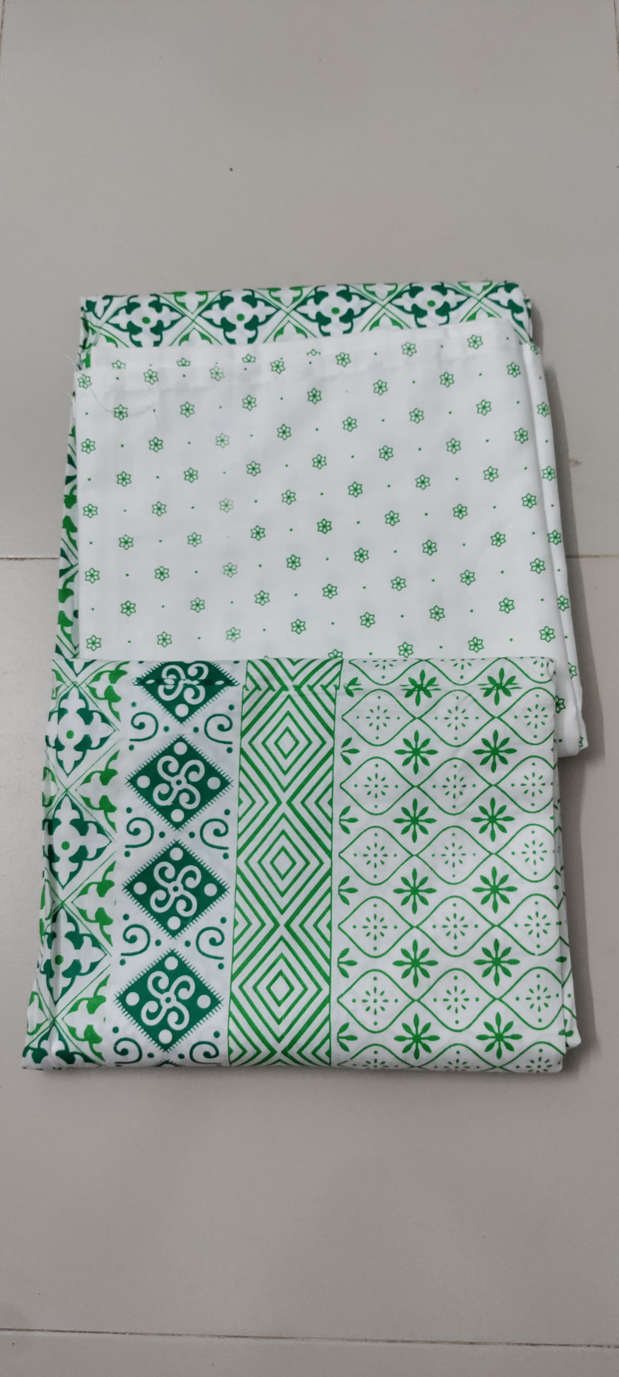 White &amp;amp;amp; Emerald Green Bedcover with Pillow Covers